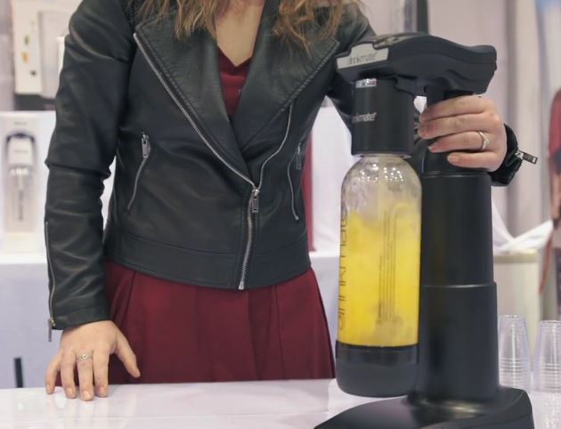 iDrink introduces the Spritzer In and Out Model